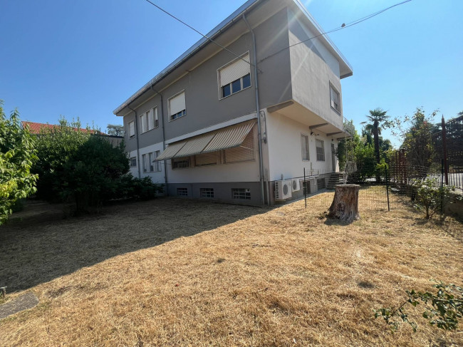 Villa in Vendita a Valenza