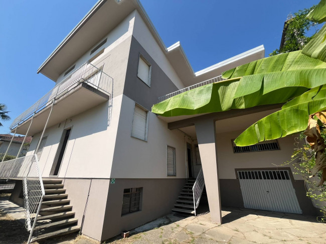 Villa in Vendita a Valenza