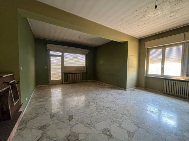 Villa in Vendita a Valenza