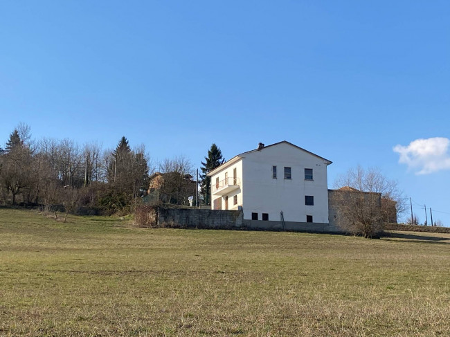 Villa in Vendita a Serralunga di Crea