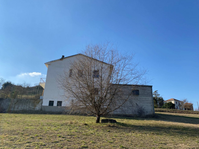 Villa in Vendita a Serralunga di Crea