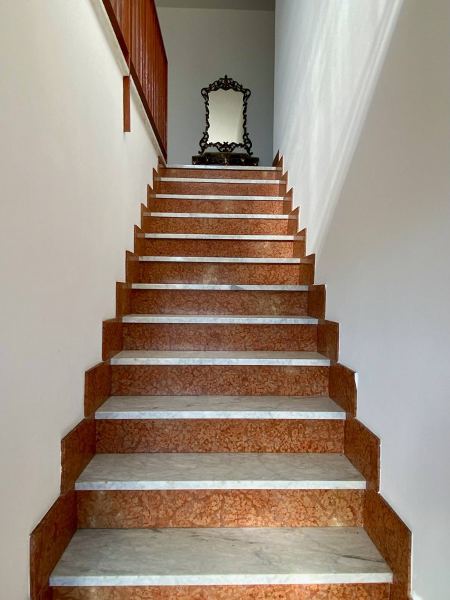 Villa in Vendita a Serralunga di Crea