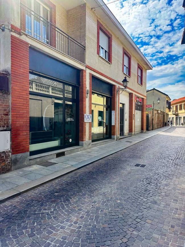 Stabile - Palazzo in Vendita a Chieri