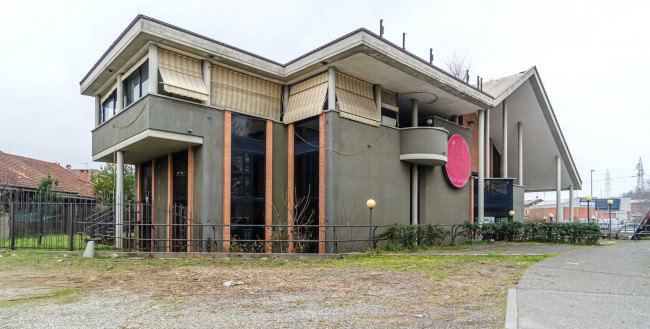 Locale commerciale in vendita