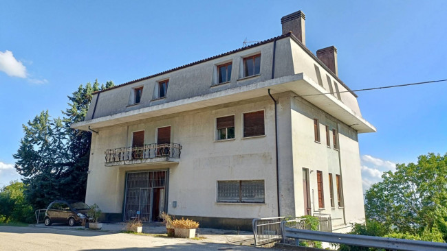 Stabile - Palazzo in Vendita a Albugnano
