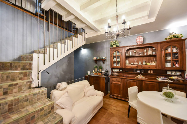 Villa Trifamiliare in Vendita a Rivarossa