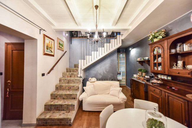 Villa Trifamiliare in Vendita a Rivarossa