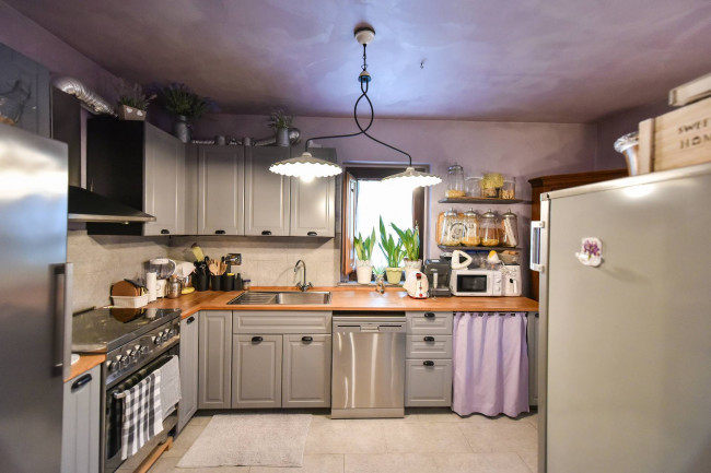 Villa Trifamiliare in Vendita a Rivarossa