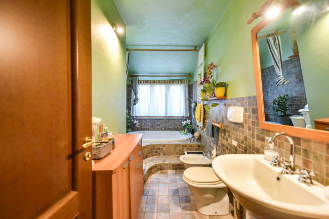 Villa Trifamiliare in Vendita a Rivarossa