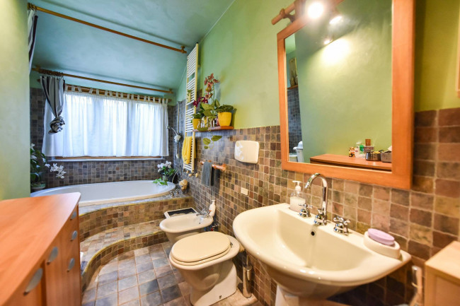 Villa Trifamiliare in Vendita a Rivarossa