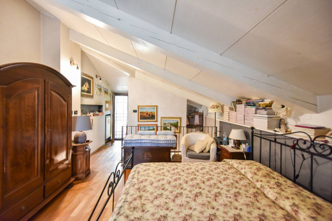 Villa Trifamiliare in Vendita a Rivarossa