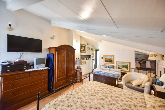 Villa Trifamiliare in Vendita a Rivarossa