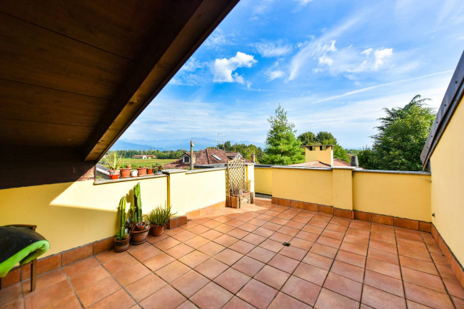 Villa Trifamiliare in Vendita a Rivarossa