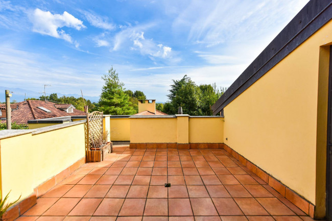 Villa Trifamiliare in Vendita a Rivarossa