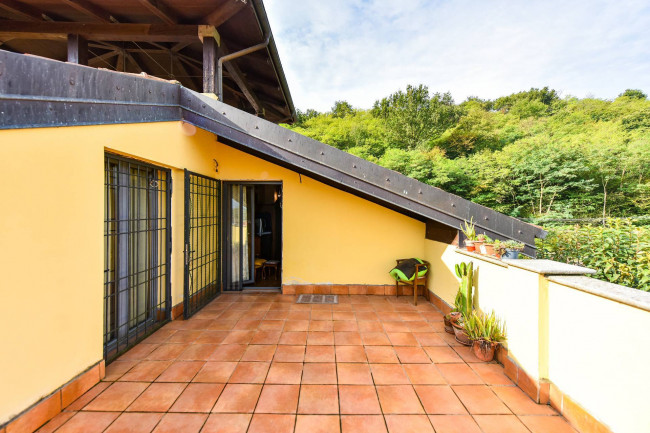 Villa Trifamiliare in Vendita a Rivarossa