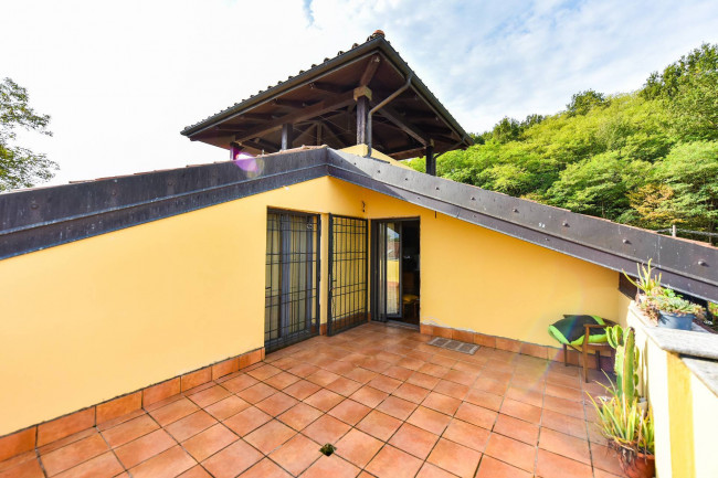 Villa Trifamiliare in Vendita a Rivarossa