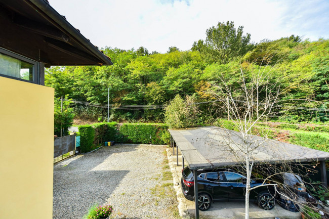 Villa Trifamiliare in Vendita a Rivarossa