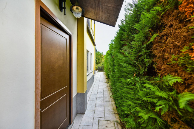 Villa Trifamiliare in Vendita a Rivarossa