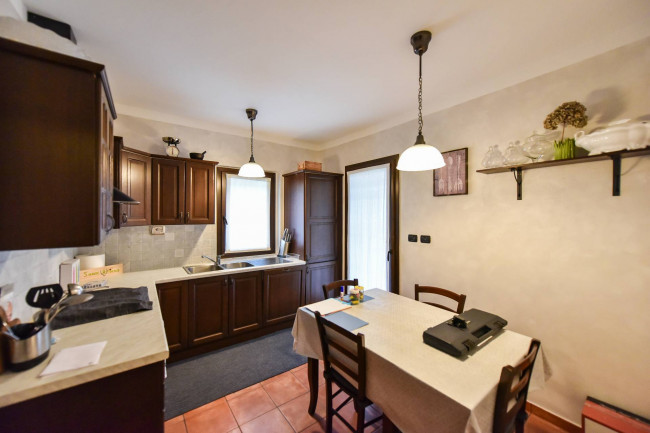 Villa Trifamiliare in Vendita a Rivarossa