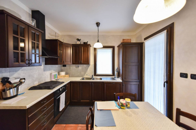 Villa Trifamiliare in Vendita a Rivarossa