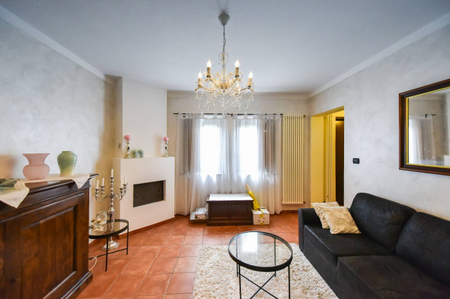 Villa Trifamiliare in Vendita a Rivarossa