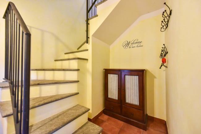 Villa Trifamiliare in Vendita a Rivarossa