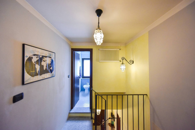 Villa Trifamiliare in Vendita a Rivarossa