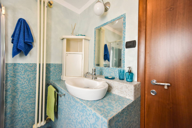 Villa Trifamiliare in Vendita a Rivarossa