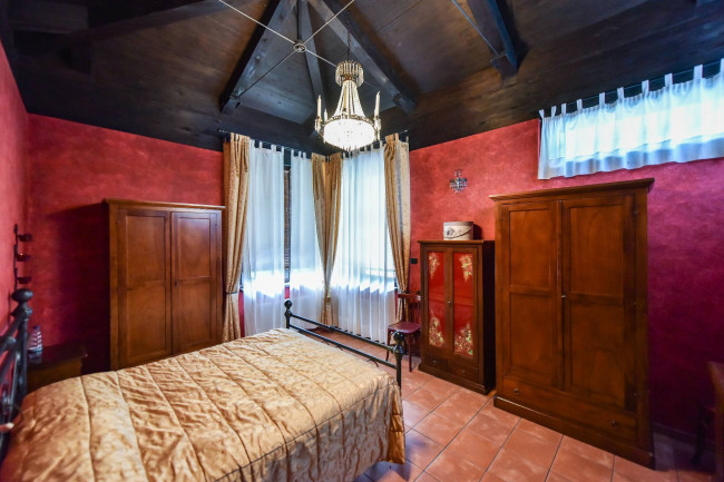 Villa Trifamiliare in Vendita a Rivarossa