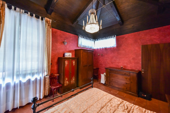 Villa Trifamiliare in Vendita a Rivarossa