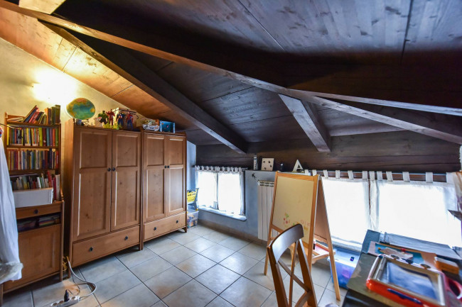 Villa Trifamiliare in Vendita a Rivarossa