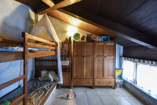 Villa Trifamiliare in Vendita a Rivarossa