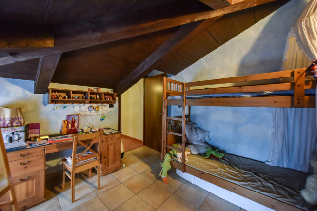 Villa Trifamiliare in Vendita a Rivarossa