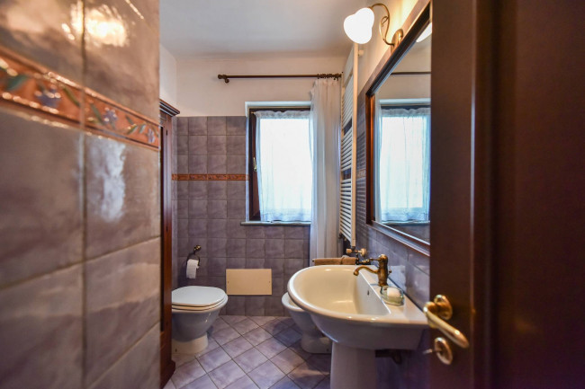 Villa Trifamiliare in Vendita a Rivarossa