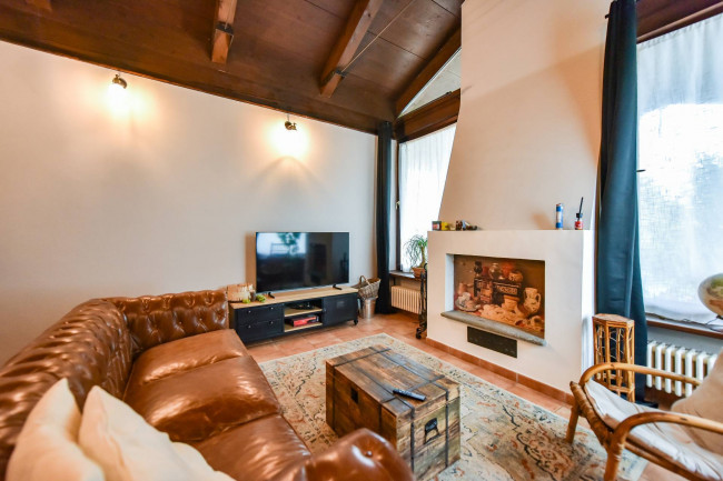 Villa Trifamiliare in Vendita a Rivarossa