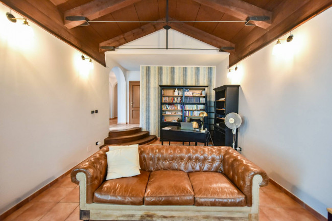 Villa Trifamiliare in Vendita a Rivarossa