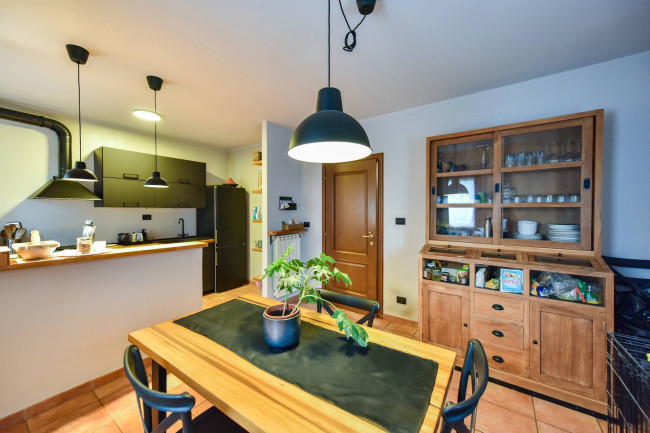 Villa Trifamiliare in Vendita a Rivarossa