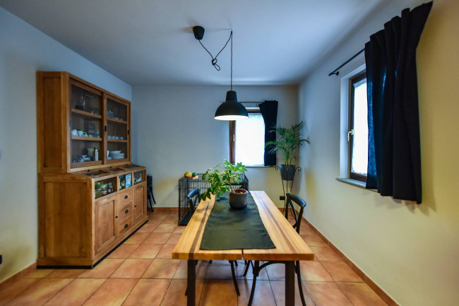 Villa Trifamiliare in Vendita a Rivarossa