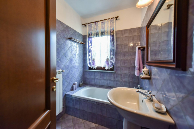 Villa Trifamiliare in Vendita a Rivarossa