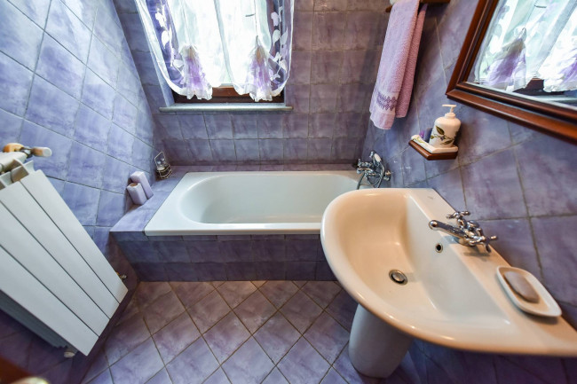 Villa Trifamiliare in Vendita a Rivarossa