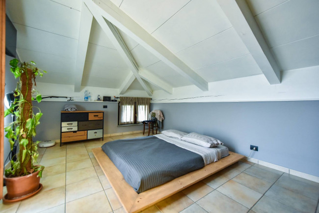 Villa Trifamiliare in Vendita a Rivarossa