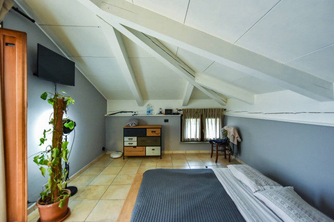 Villa Trifamiliare in Vendita a Rivarossa