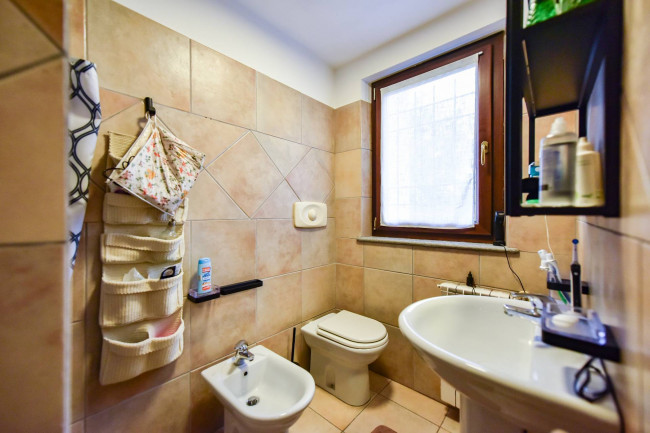 Villa Trifamiliare in Vendita a Rivarossa