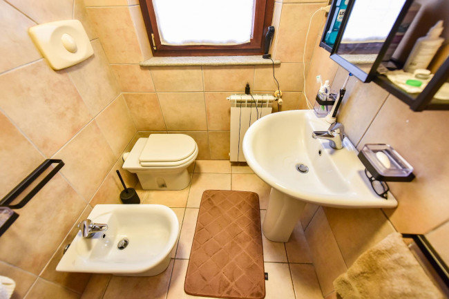 Villa Trifamiliare in Vendita a Rivarossa