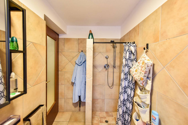 Villa Trifamiliare in Vendita a Rivarossa