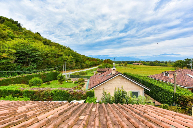 Villa Trifamiliare in Vendita a Rivarossa