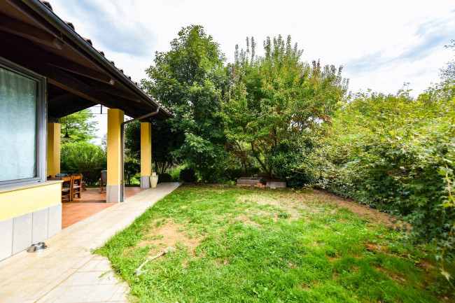 Villa Trifamiliare in Vendita a Rivarossa