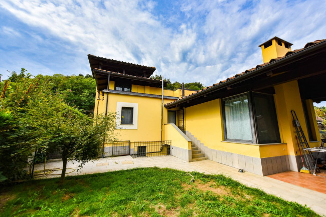 Villa Trifamiliare in Vendita a Rivarossa