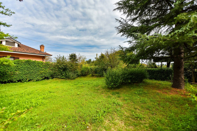 Villa Trifamiliare in Vendita a Rivarossa