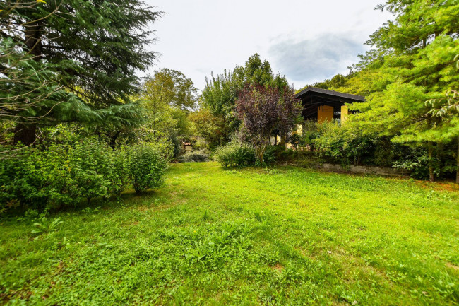 Villa Trifamiliare in Vendita a Rivarossa